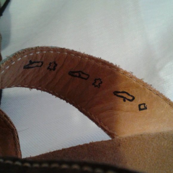 Think! Sandals - Picture 5 of 10